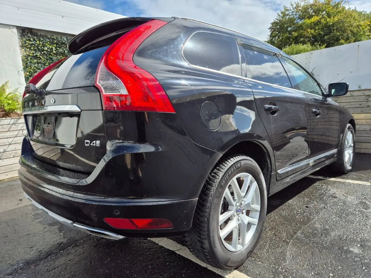 Volvo XC60 2.0 D4 AUTO / CLASSIC WITH PAN ROOF / L - Image 5