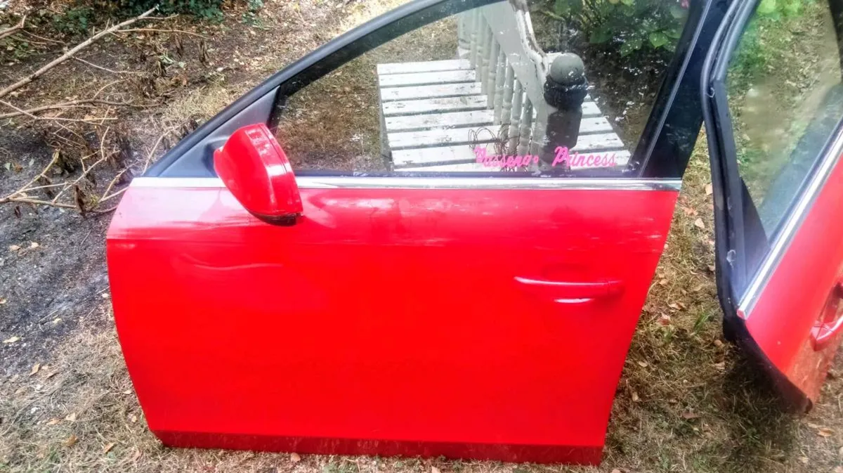 Red B8 Audi A4 Parts 6sp Gearbox 2.0 Diesel - Image 1