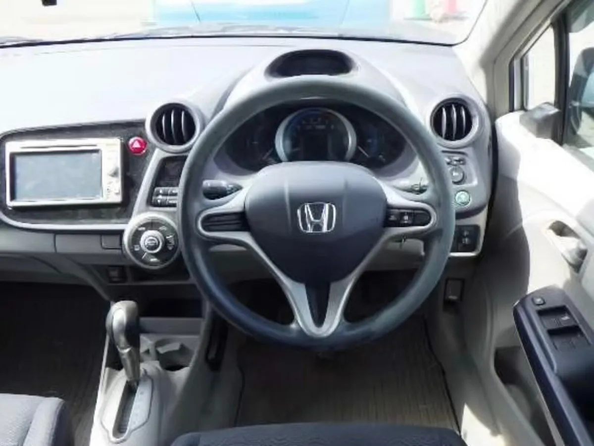 Honda Insight 2009 G package like new - Image 5