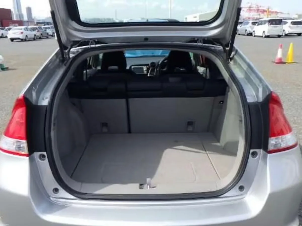 Honda Insight 2009 G package like new - Image 4