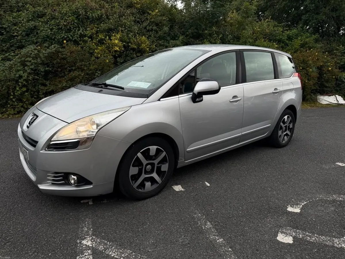 2013 Peugeot 5008 - Image 1