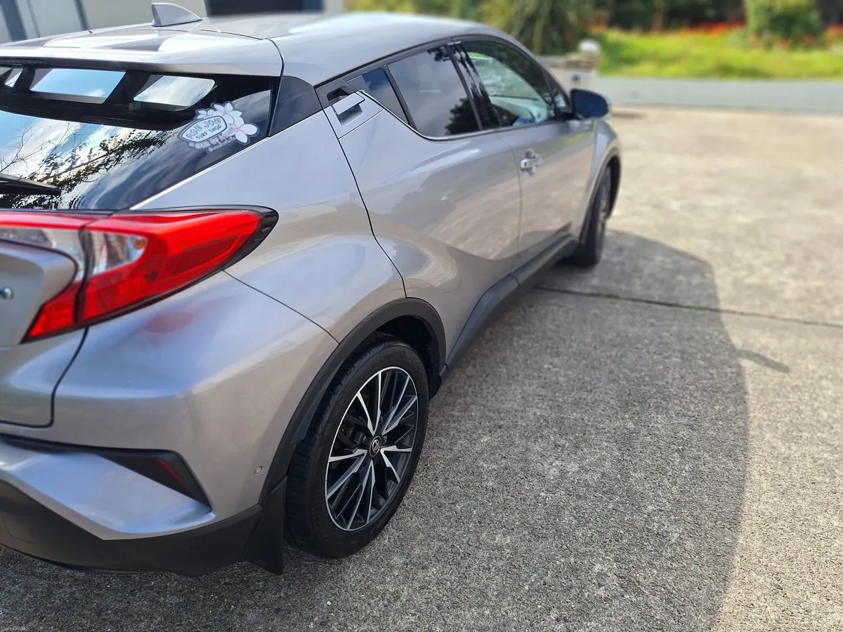 2017 Toyota C-HR 1.8 petrol hybrid automatic - Image 4