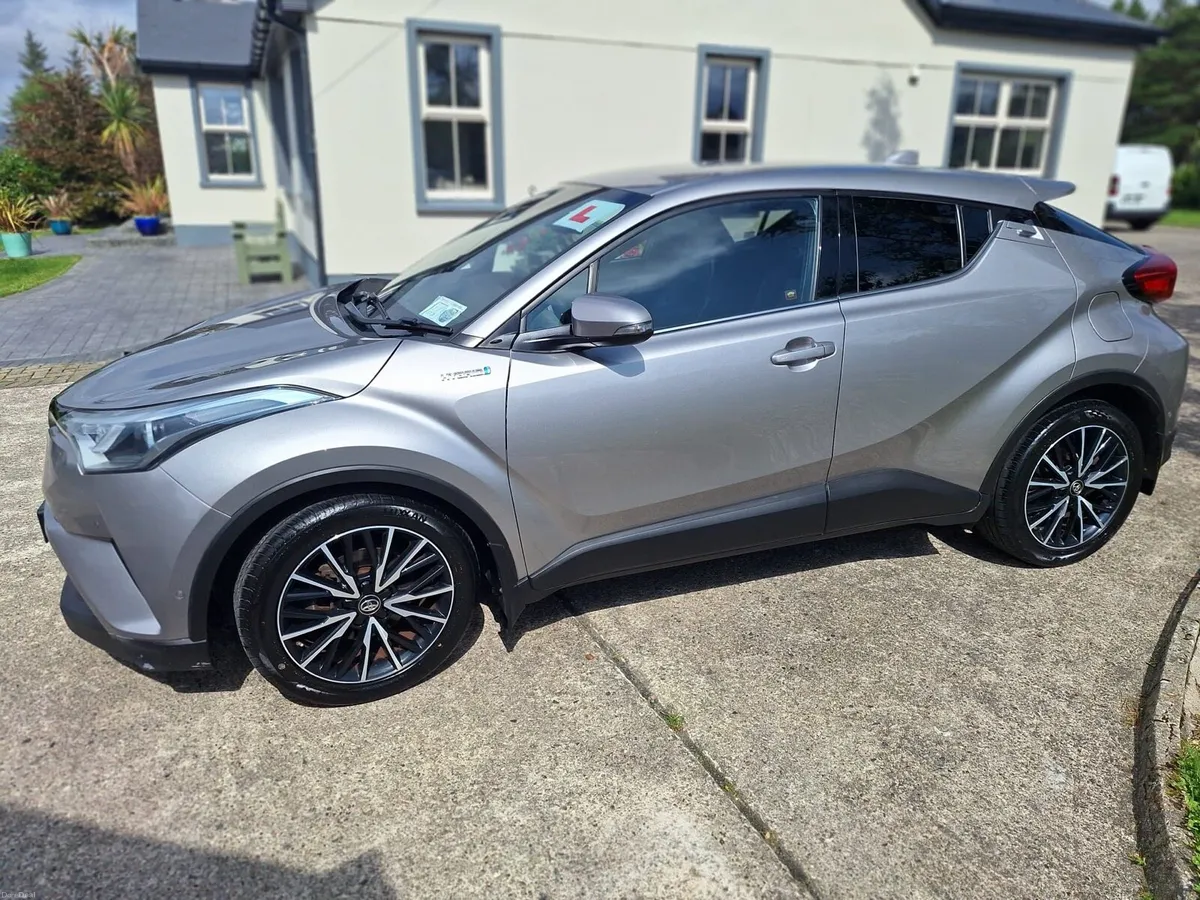 2017 Toyota C-HR 1.8 petrol hybrid automatic - Image 2
