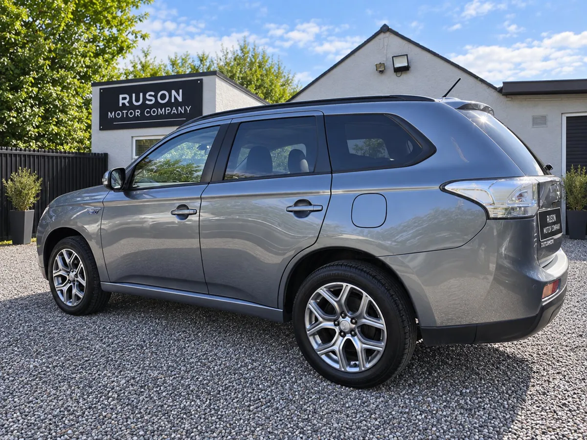 15 Mitsubishi Outlander PHEV 4WD Auto Full Leather - Image 3