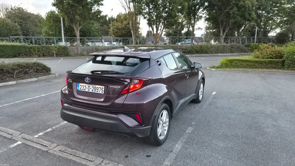 Toyota C-HR 2023 Hybrid 1.8 41,000 km - Image 2