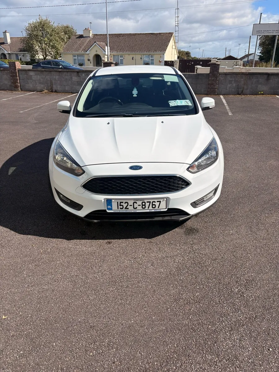 White ford focus 152 - Image 2
