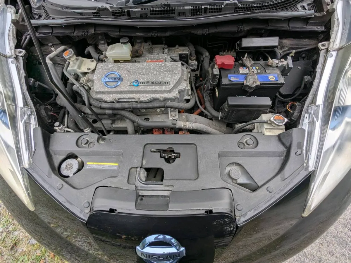 Nissan Leaf 2011 EV - Image 2