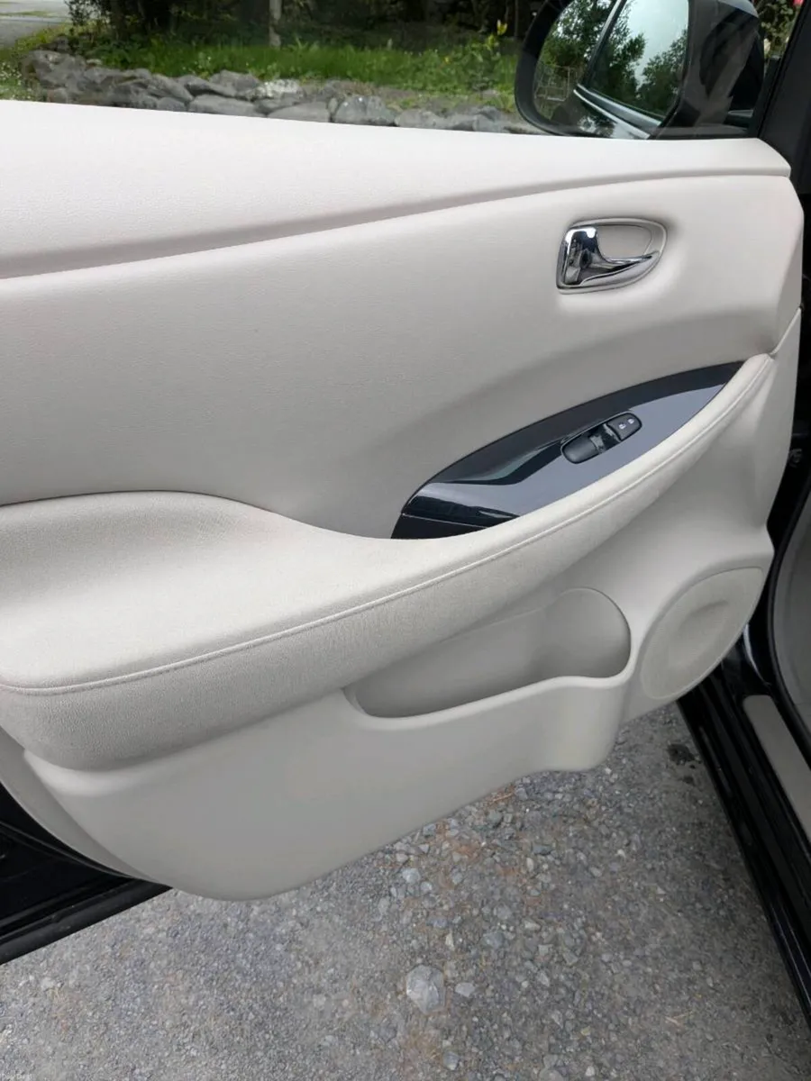 Nissan Leaf 2011 EV - Image 5