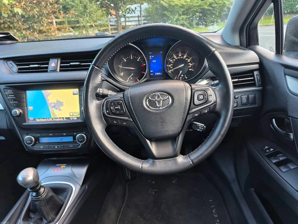 Immaculate Toyota Avensis 2018 estate - Image 6