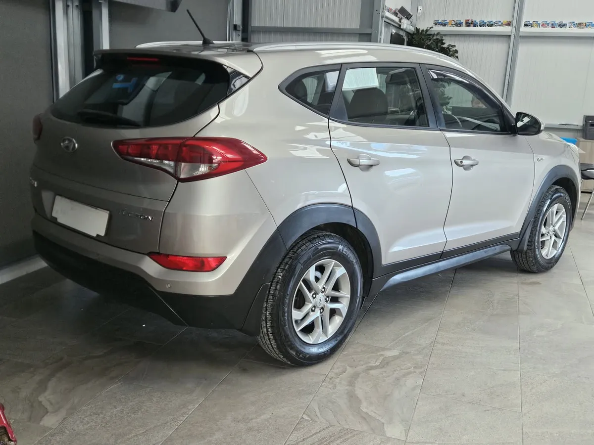 18 HYUNDAI TUCSON COMFORT 1 OWNER - Image 3