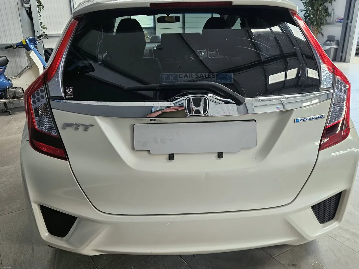 16 HONDA FIT HYBRID - Image 5