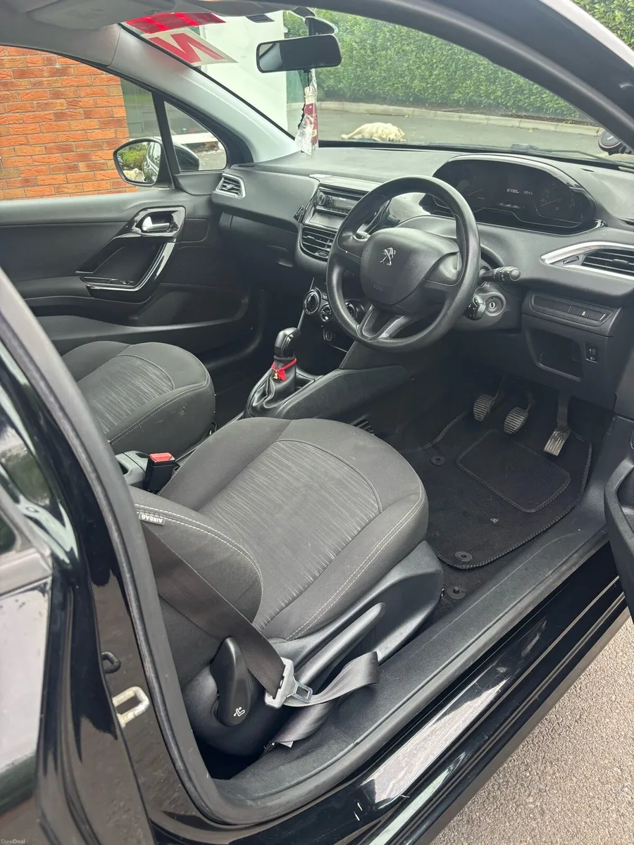 Peugeot 208 - Image 3
