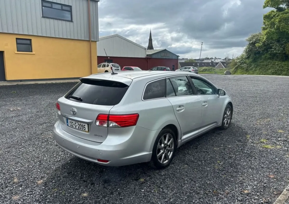 2013 Toyota avensis diesel estate - Image 3