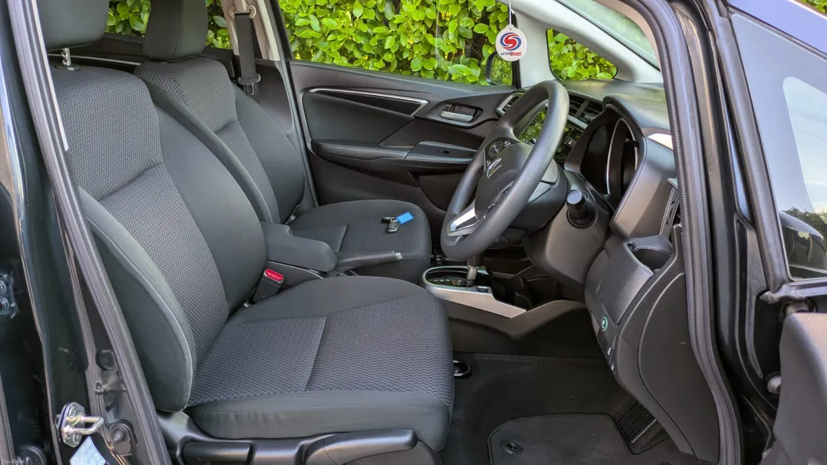 Low Mileage HiSpec Honda Jazz 1.3 NOT HYBRID, 2019 - Image 2