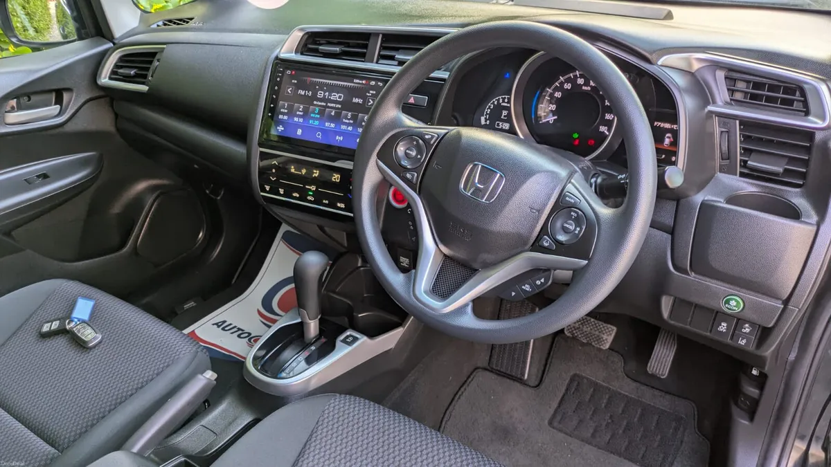 Low Mileage HiSpec Honda Jazz 1.3 NOT HYBRID, 2019 - Image 3