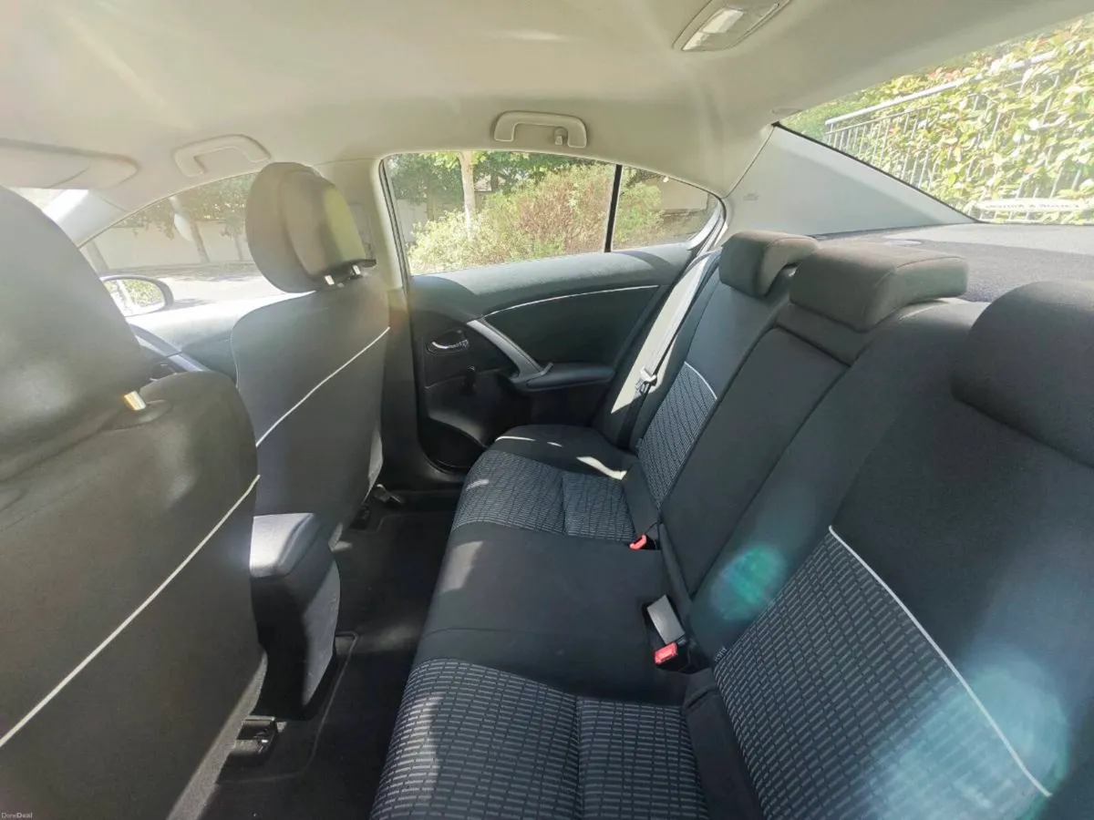 Toyota Avensis Aura Diesel Nct'd. Taxed til 03/27. - Image 6