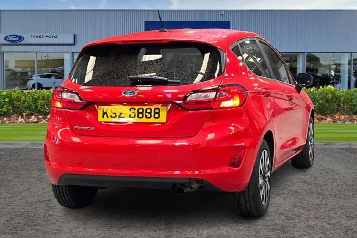 Ford Fiesta 1.0 EcoBoost Titanium 5dr - Image 4