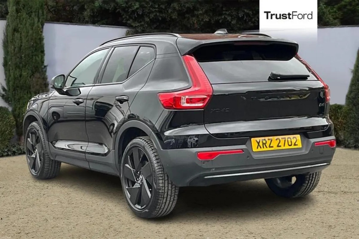 Volvo XC40 2.0 B4P Plus Black Edition 5dr Auto - Image 2