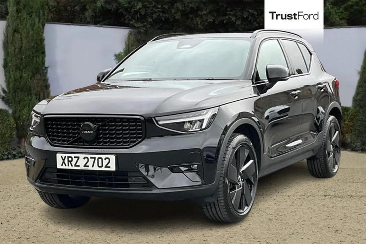 Volvo XC40 2.0 B4P Plus Black Edition 5dr Auto - Image 5