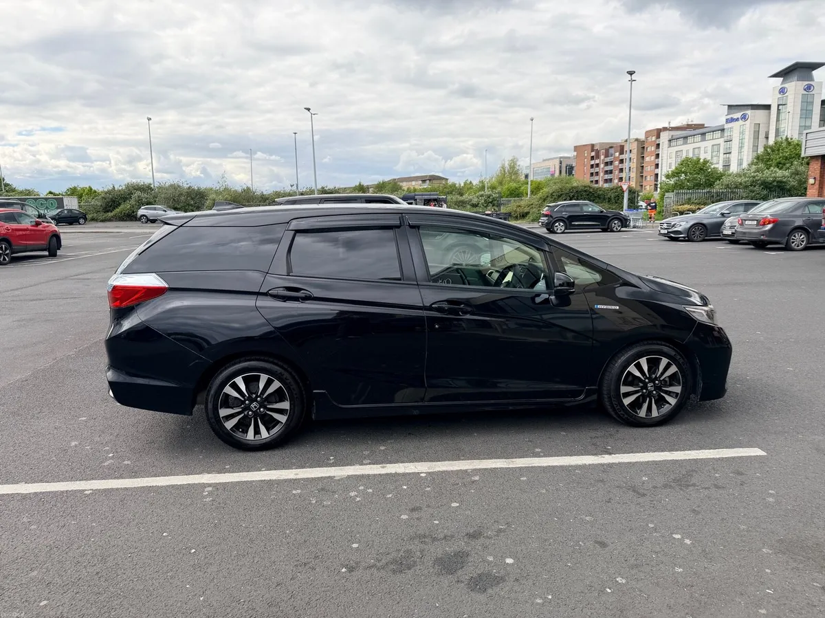 Honda shuttle 2017 hybrid - Image 3