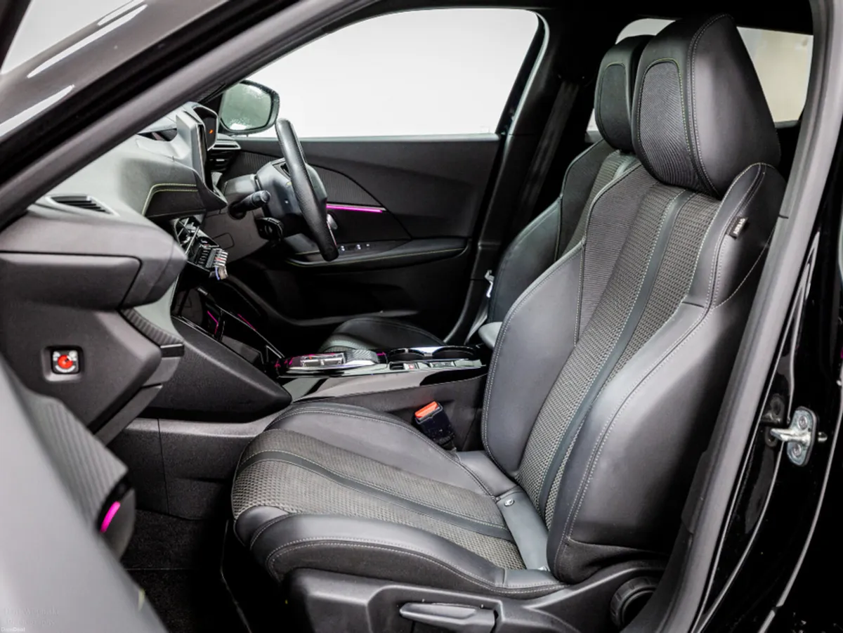Peugeot 2008 E-GT 50kWh Auto 135HP - Image 5