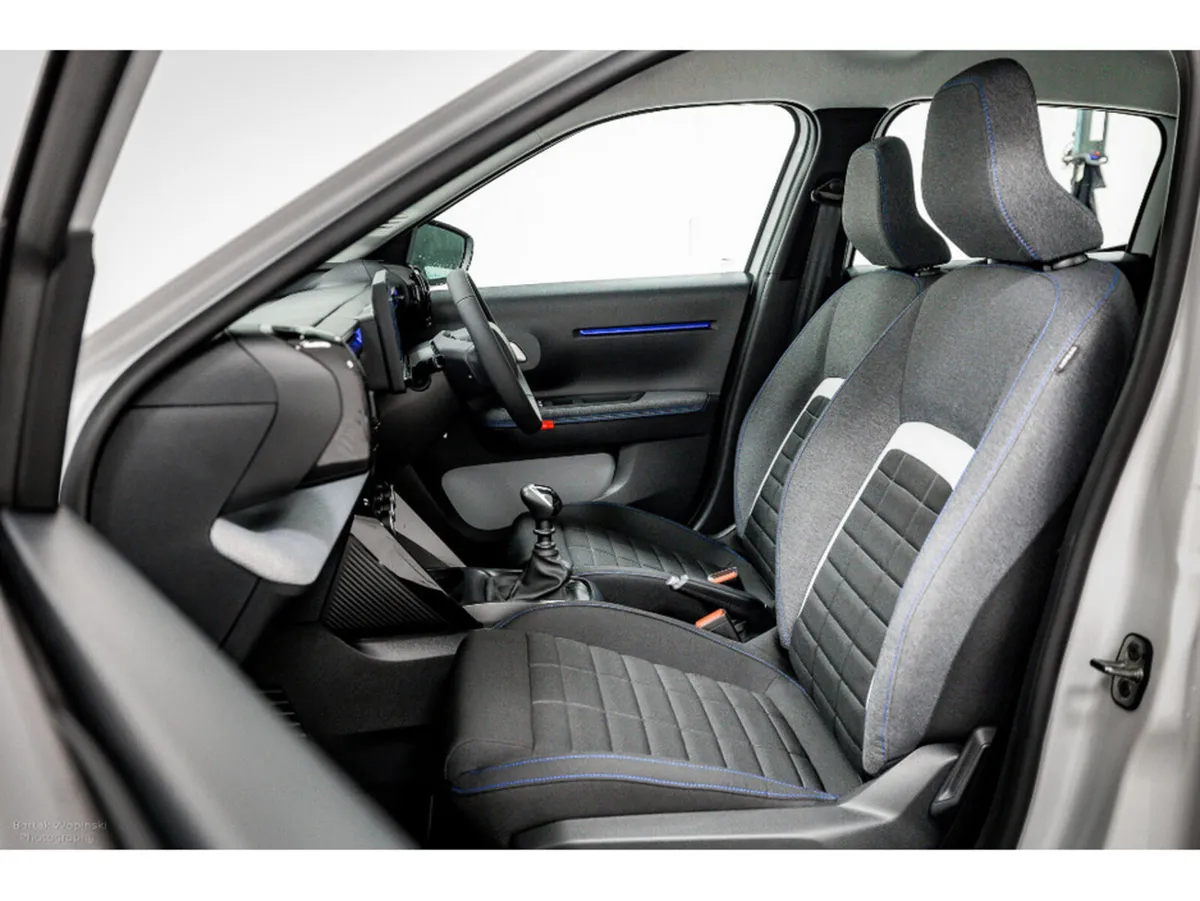 Citroen C3 Plus 1.2 Petrol 100HP - Image 5