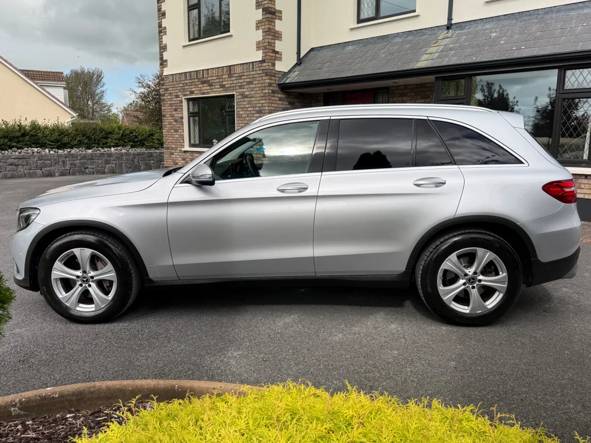 *Tiny Kms* 172 Mercedes-Benz GLC 220d! - Image 4
