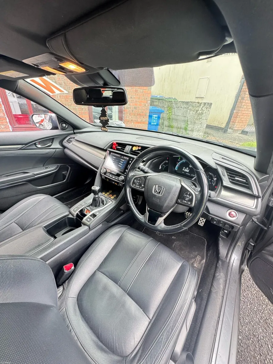 Civic 2018 low mileage - Image 3