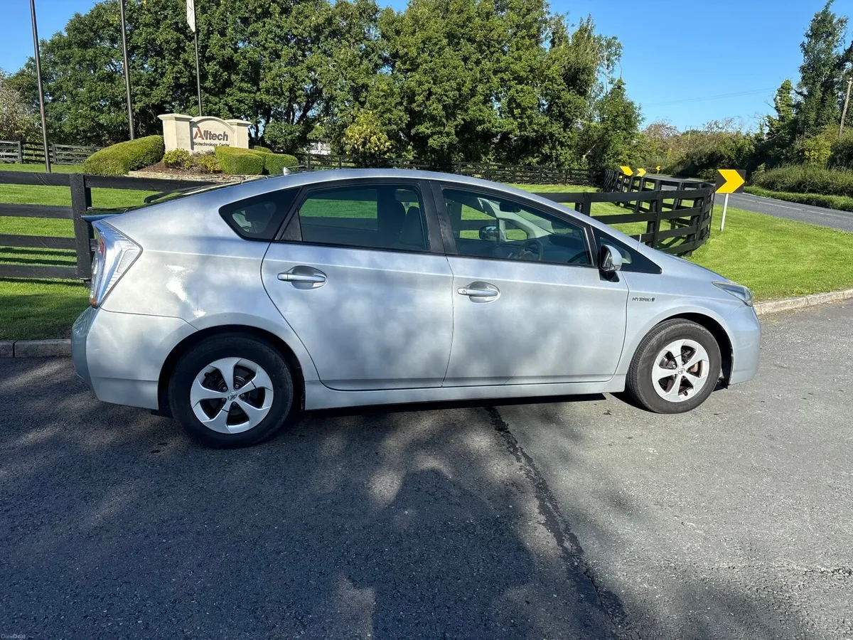 Toyota Prius 2013 - Image 6