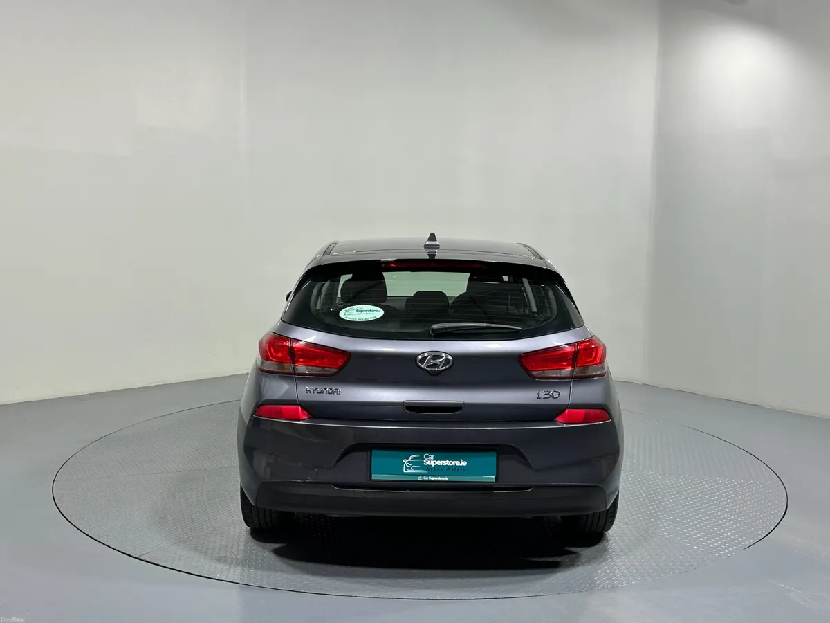 Hyundai i30 Automatic Deluxe 1.6 Crdi191 - Image 6