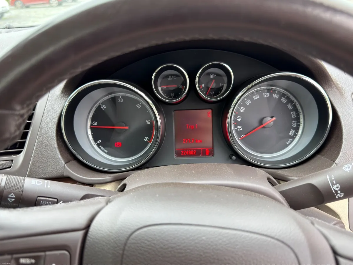 Opel Insignia 2011 Brown 2.0 CDTI Manual - Image 5