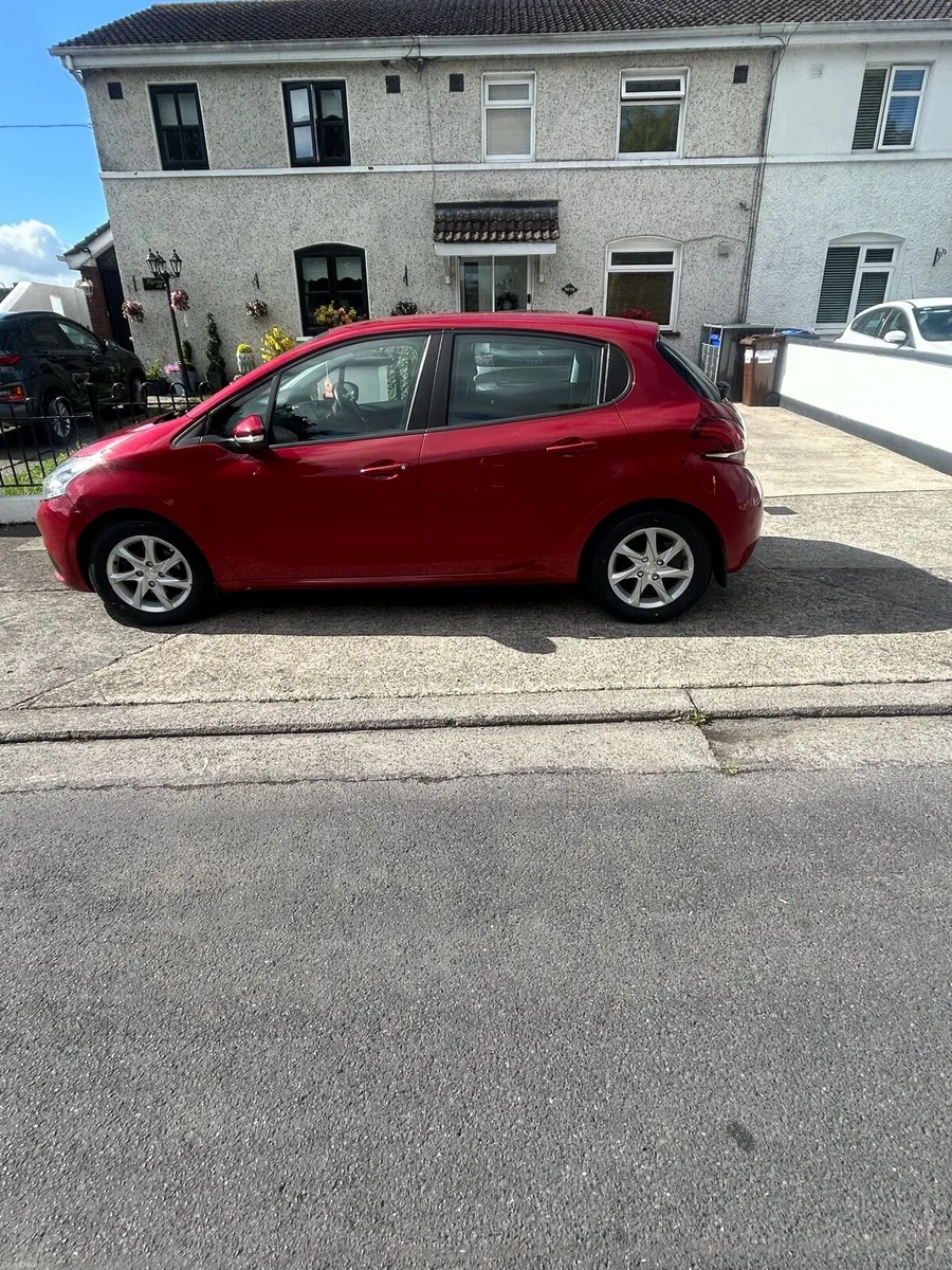 Peugeot 208 - Image 4