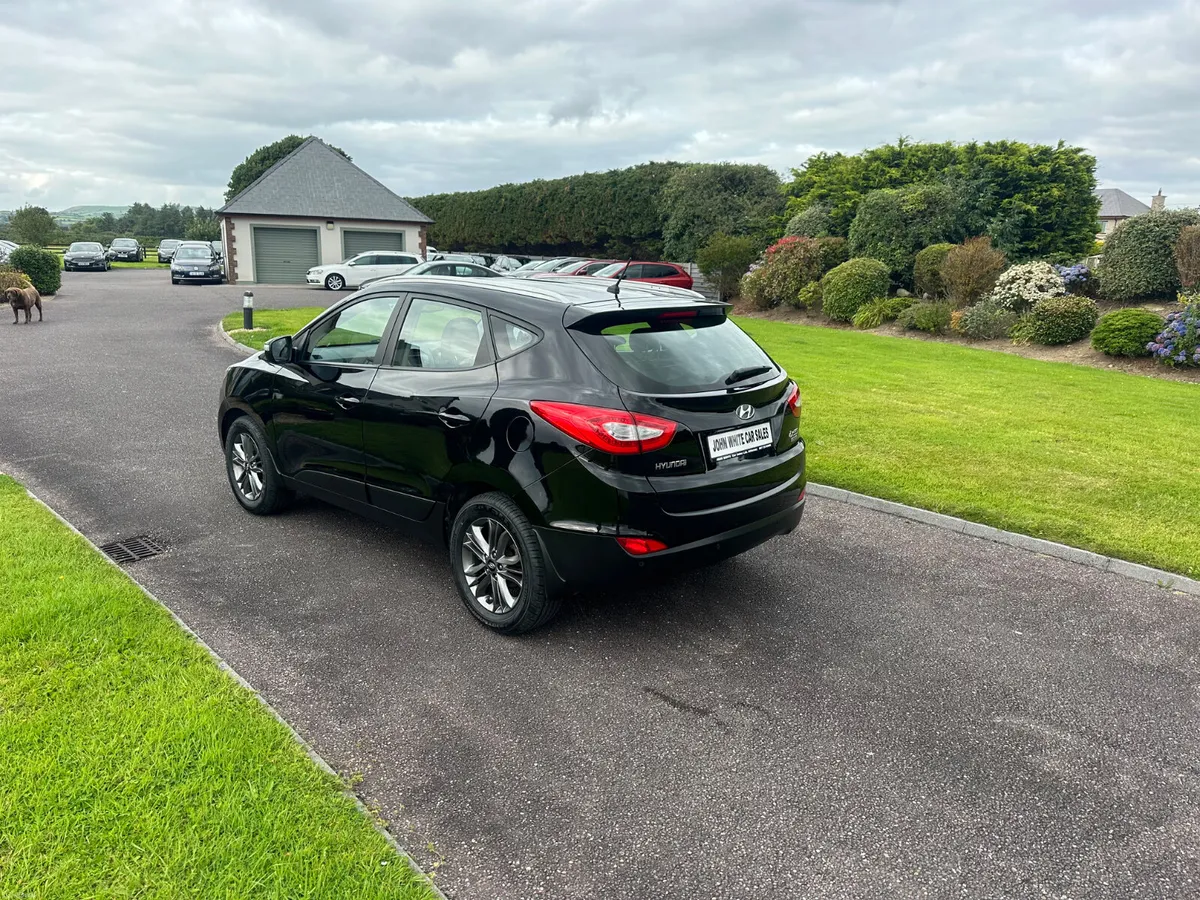 Hyundai ix35 Executive ( low kilometres) - Image 3