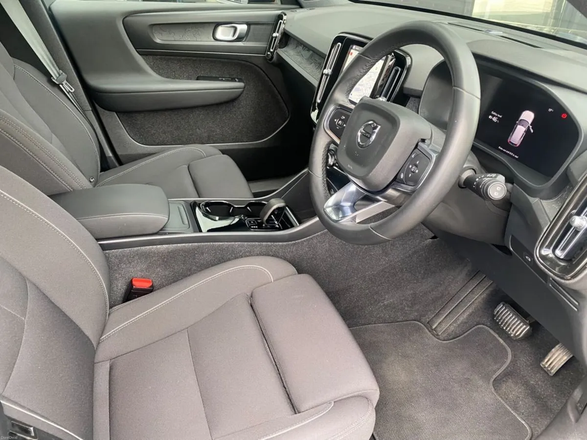Volvo XC40 Dark Plus Recharge Auto EV - Image 6