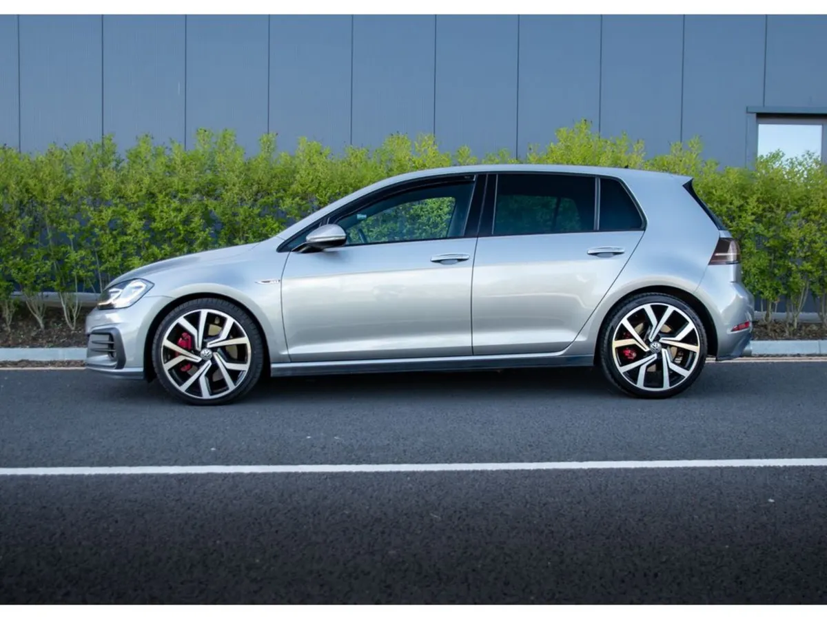 Volkswagen Golf 2018 2.0 GTI 220HP *Performance Pa - Image 5
