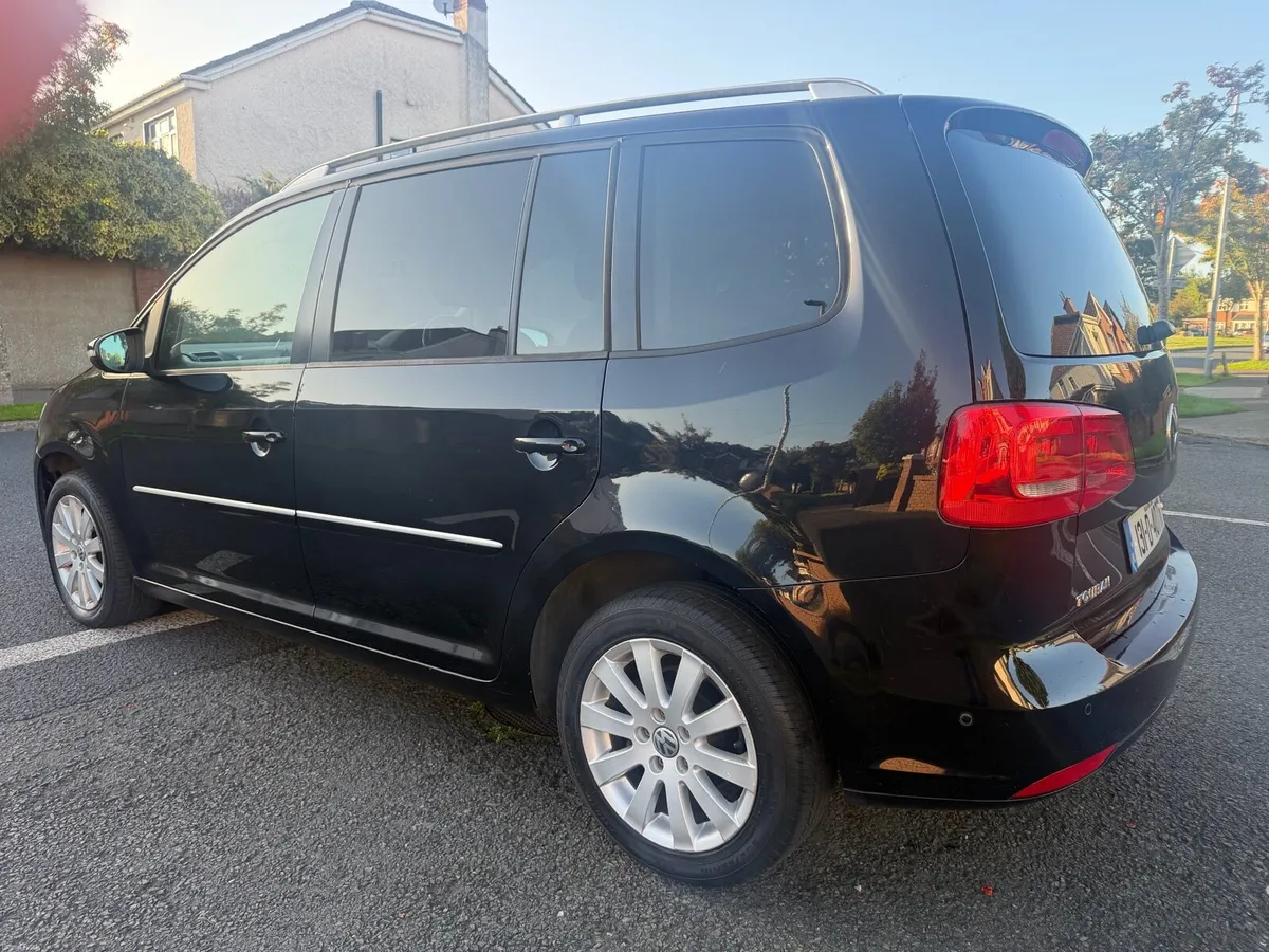 2013 Volkswagen Touran (Automatic) - Image 4