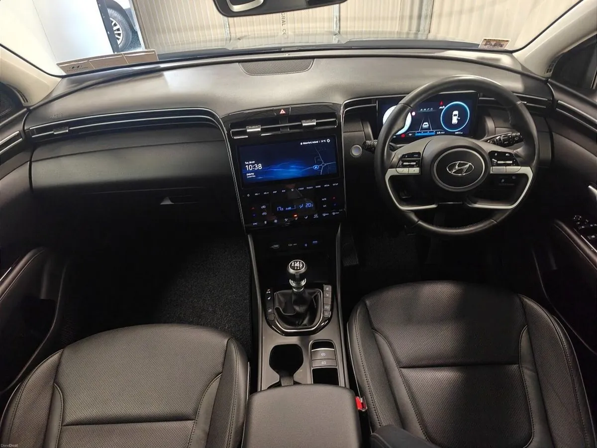 Hyundai Tucson 2WD Executive Plus w 2 Tone Roof Fr - Image 4