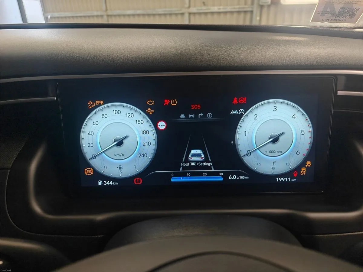 Hyundai Tucson 2WD Executive Plus w 2 Tone Roof Fr - Image 6