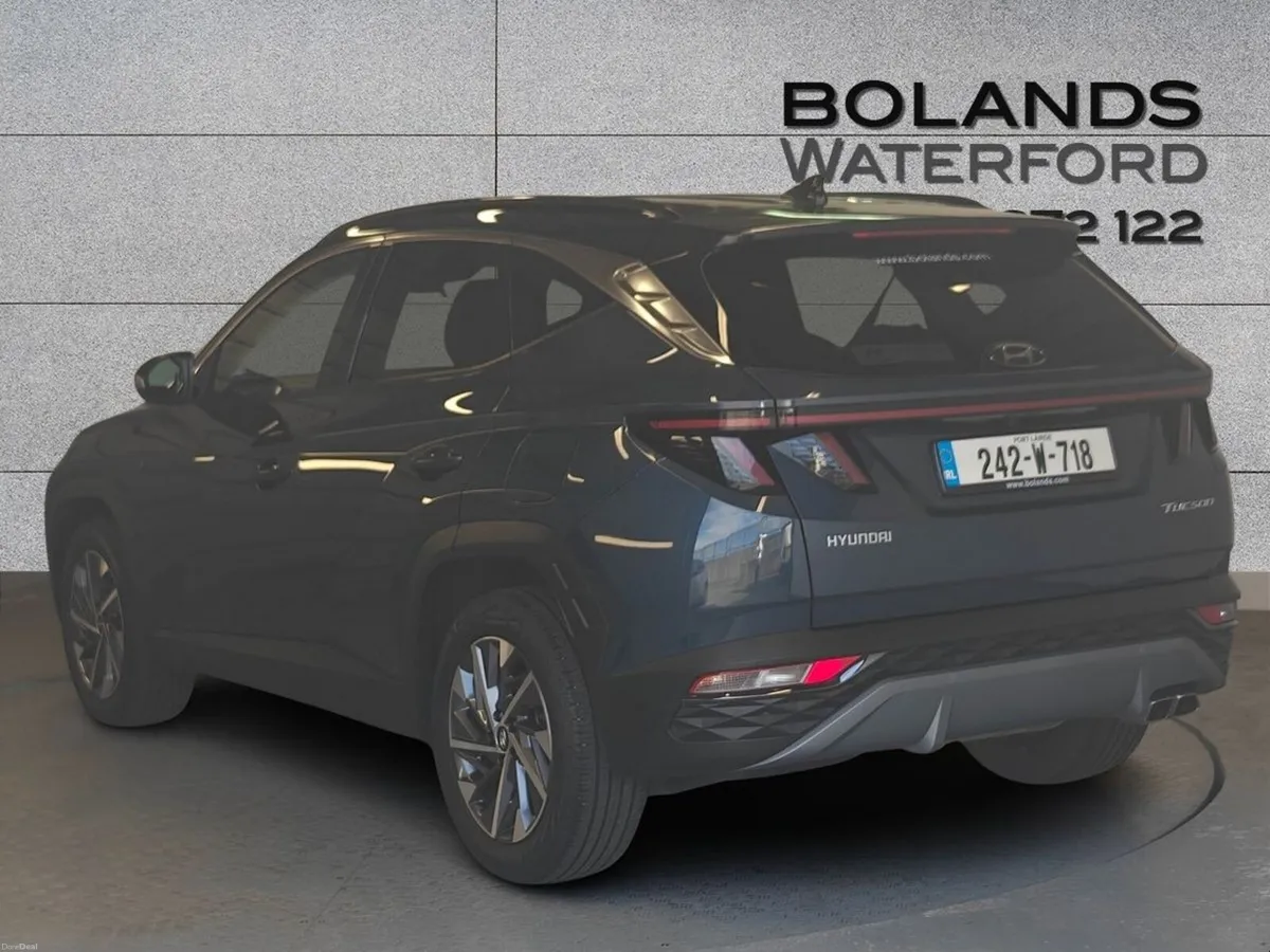 Hyundai Tucson 2WD Executive Plus w 2 Tone Roof Fr - Image 2