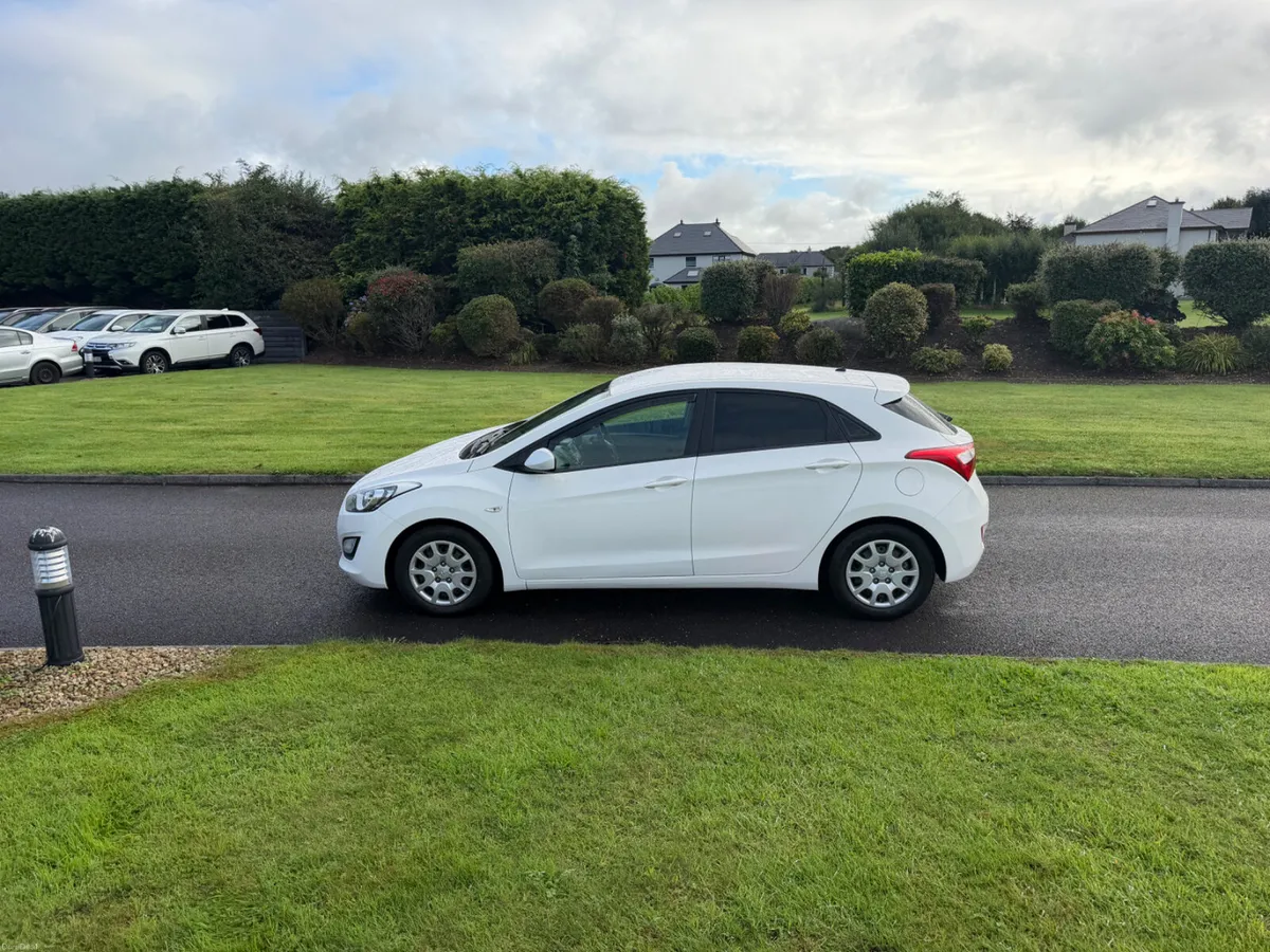 Hyundai i30 2015 CRDI Deluxe - Image 2