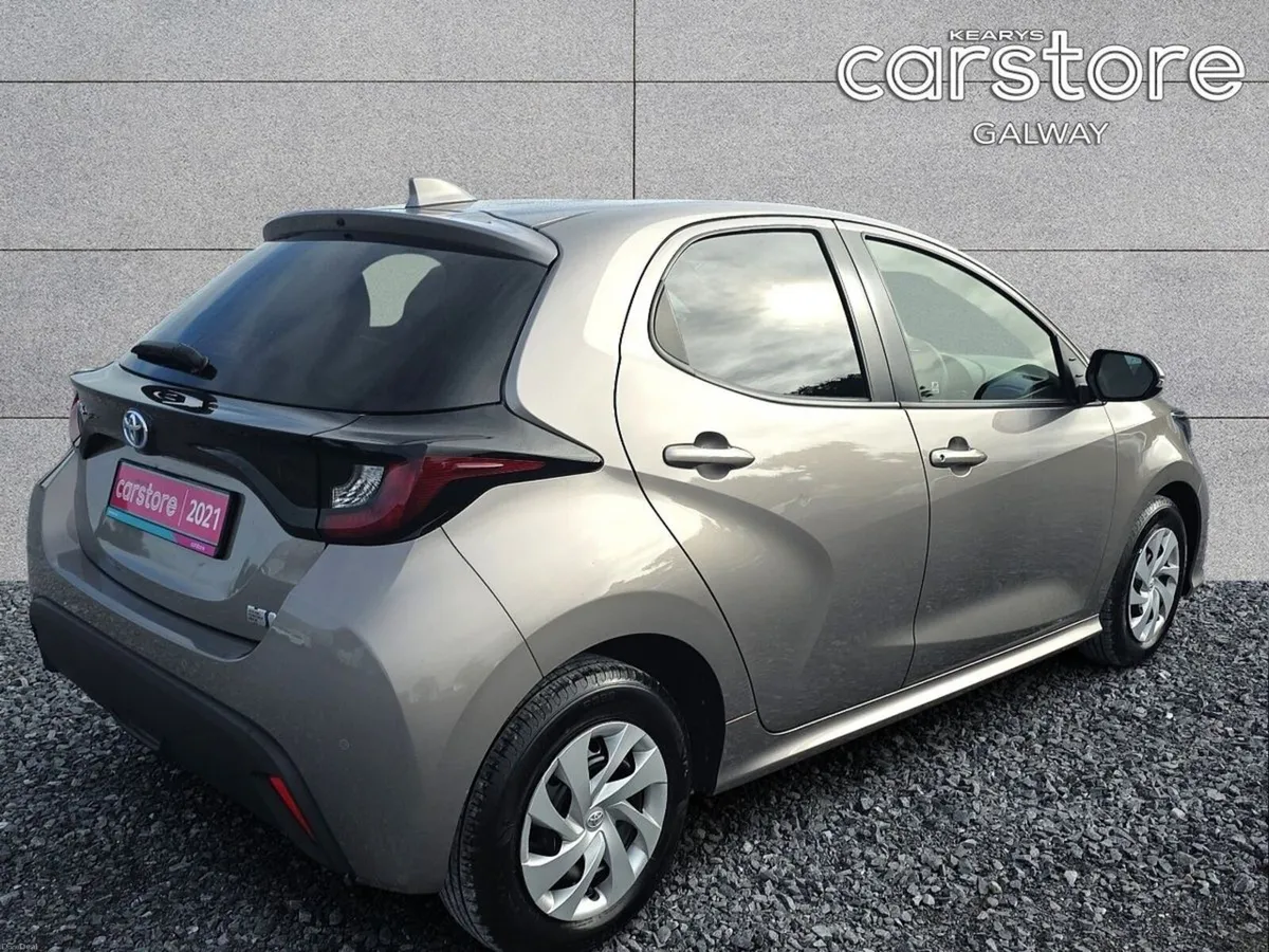 Toyota Yaris Hybrid X - Image 3
