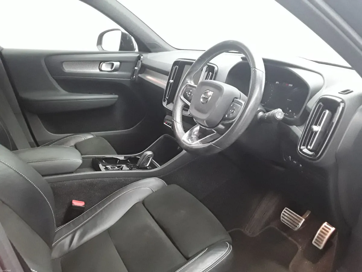 2021 VOLVO XC40 R-DESIGN T4 RECHARGE - Image 2