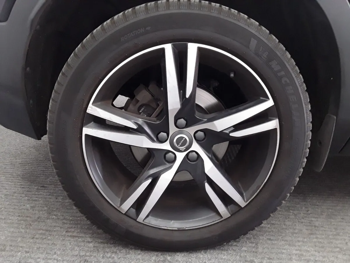 2021 VOLVO XC40 R-DESIGN T4 RECHARGE - Image 6