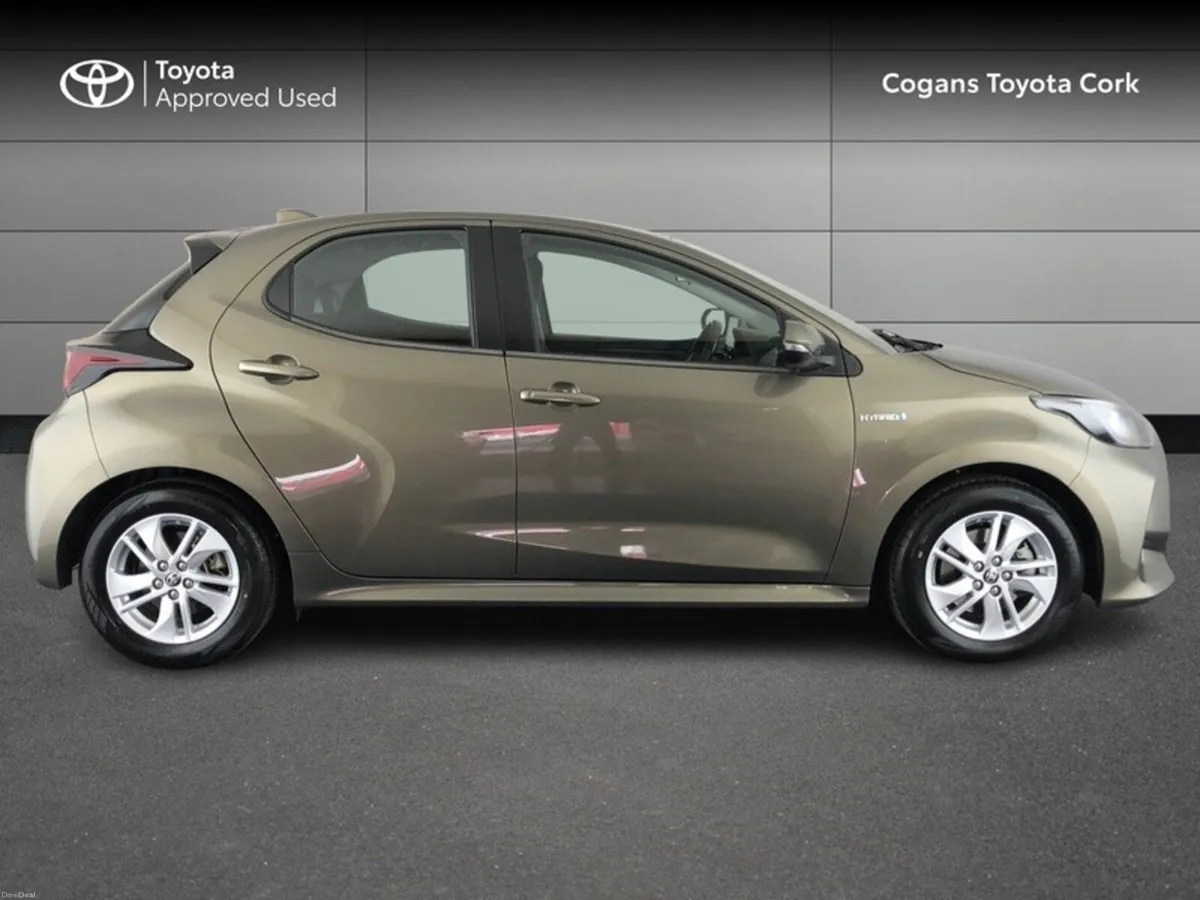 Toyota Yaris Yaris Hybrid Luna - Image 3