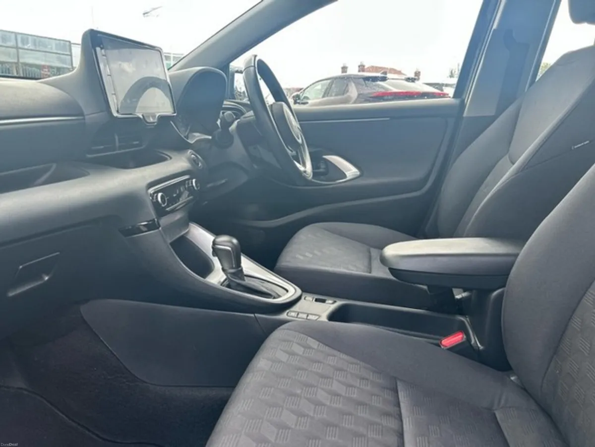 Toyota Yaris Yaris Hybrid 115 Luna - Image 6