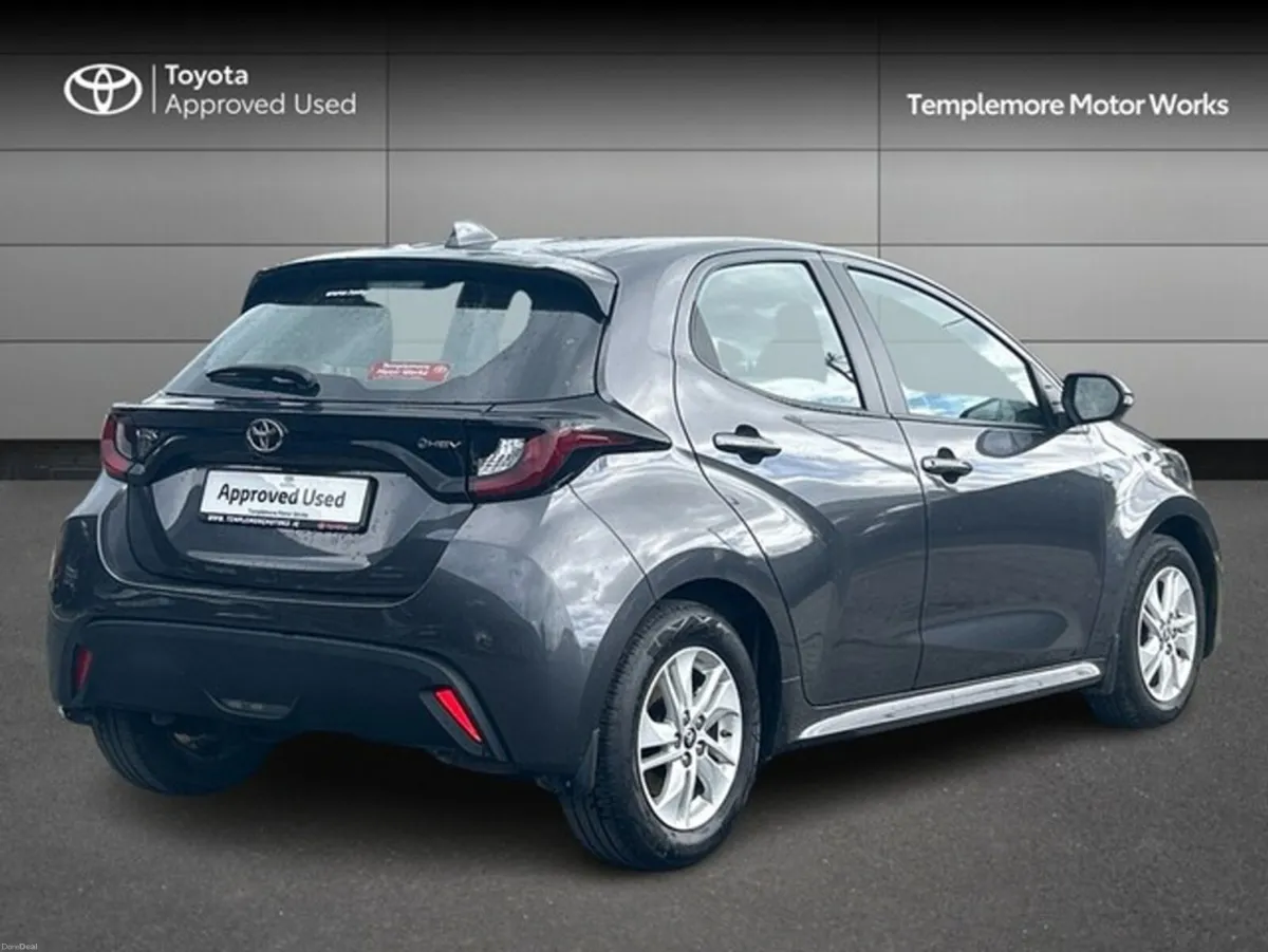 Toyota Yaris Yaris Hybrid 115 Luna - Image 2