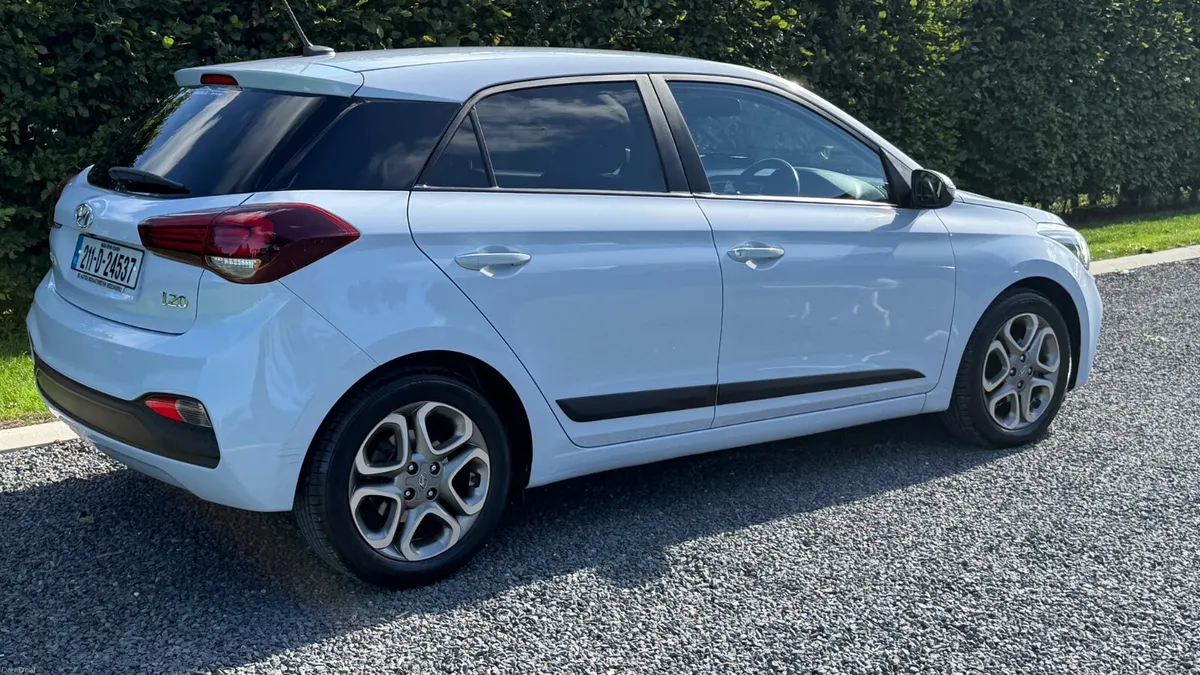 2021 Hyundai i20 1.2 Deluxe Plus - Image 3