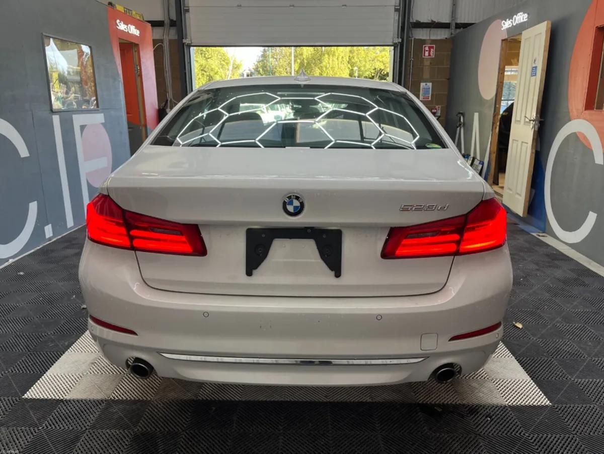 BMW 5-Series 2017 BMW 5 4d 523D AUTOMATIC 2.0/ CRU - Image 4