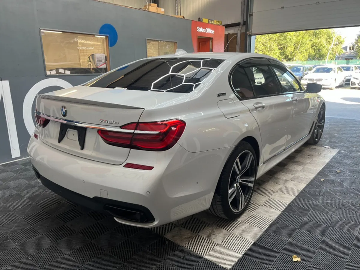 BMW 7-Series 2017 BMW 7 740E IPERFORMANCE M-SPORT - Image 3