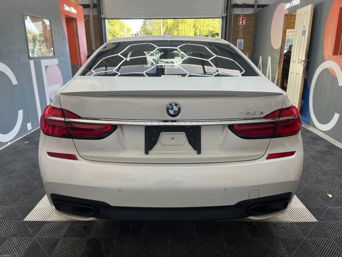 BMW 7-Series 2017 BMW 7 740E IPERFORMANCE M-SPORT - Image 4